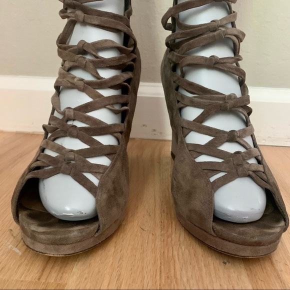 B. MAKOWSKY Bfamie Suede Strappy Wedge Sandals Zip Up Taupe with Box Size 10 - Picture 7 of 13